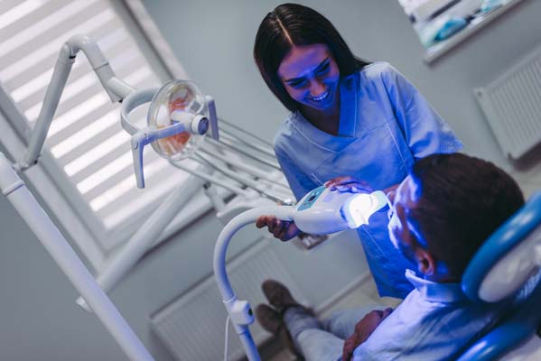How A Dentist Uses Dental Bonding To Repair Teeth